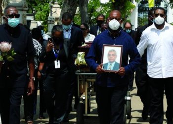 Rendido ontem último tributo a Mendes Ribeiro