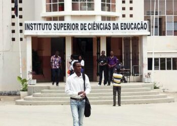 Cursos de Pedagogia, Filosofia, Matemática encerrados em todos os ISCED