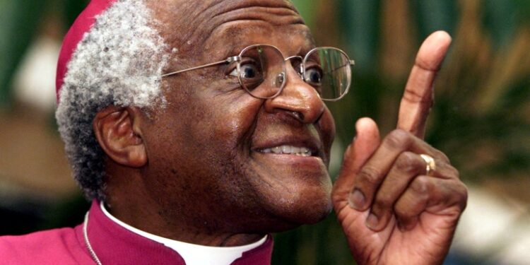 O mundo chora Desmond Tutu, arcebispo da África do Sul, morreu aos 90 na sua residência