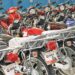 Jovens recebem motos para criar cooperativa