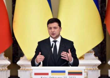 Zelensky diz que negociações com Rússia estão a ser “difíceis”