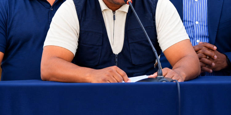 NEGATIVO DA SEMANA: AFINAL, QUEM DEU TANTO PODER ASSIM AO ADMINISTRADOR ADJUNTO DE CALUMBO?