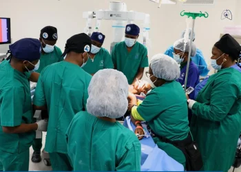 ANGOLA REMOVE COM SUCESSO RIM DE HOMEM DE 50 ANOS DE FORMA ROBÓTICA